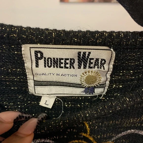 Vintage Pioneer Wear Pony Sweater - Size Large - Picture 9 of 13
